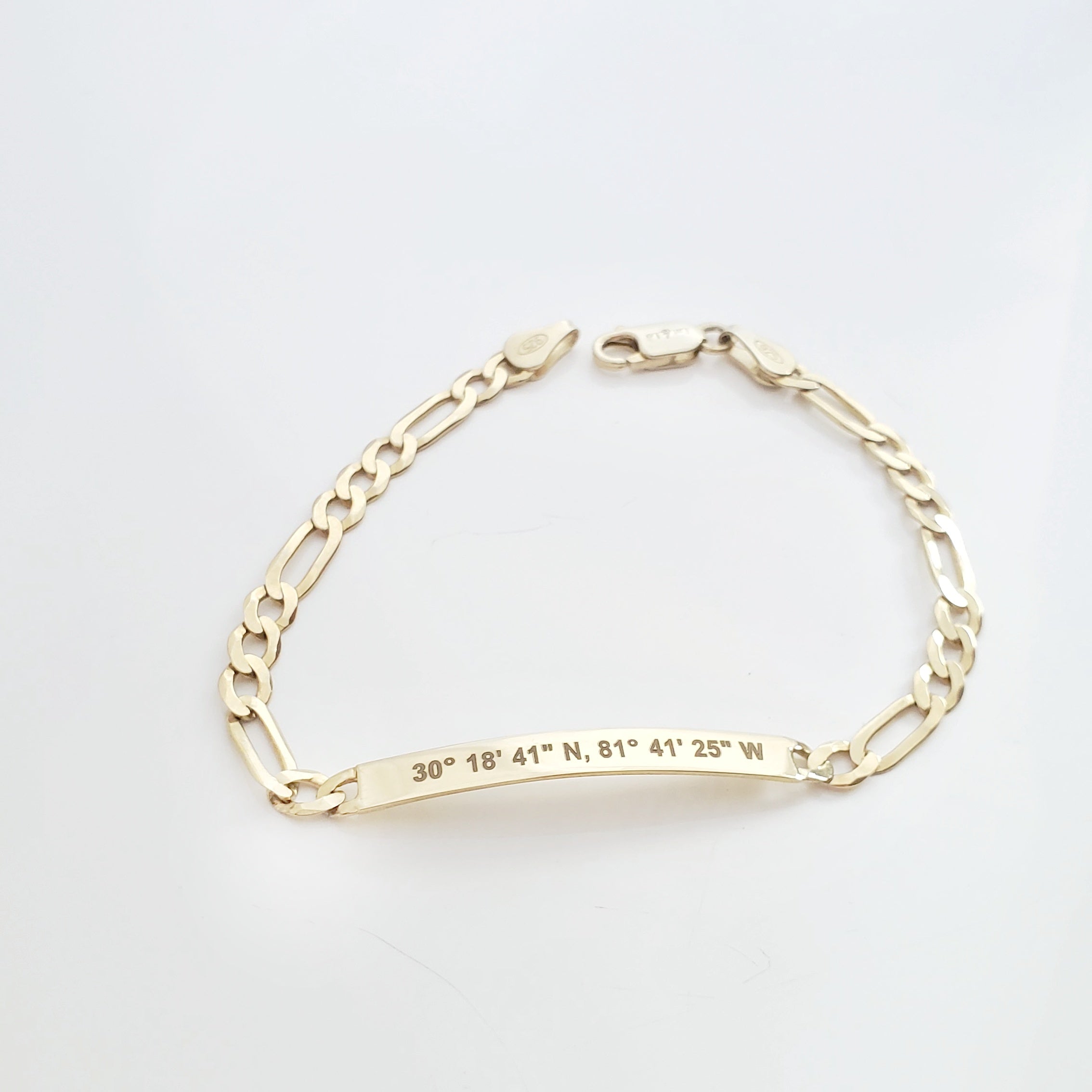 Lat & Lo Co-Captains bracelet, women's style, figaro chain, engraved with coordinates, gold vermeil
